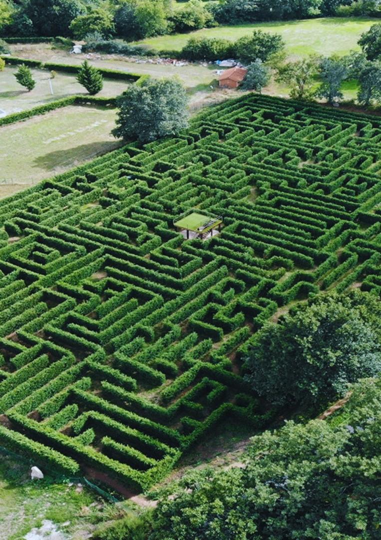vista aerea del laberinto de tilde desde un dron