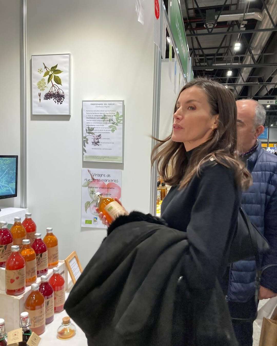 reina letizia comprando jalea comounamanzana